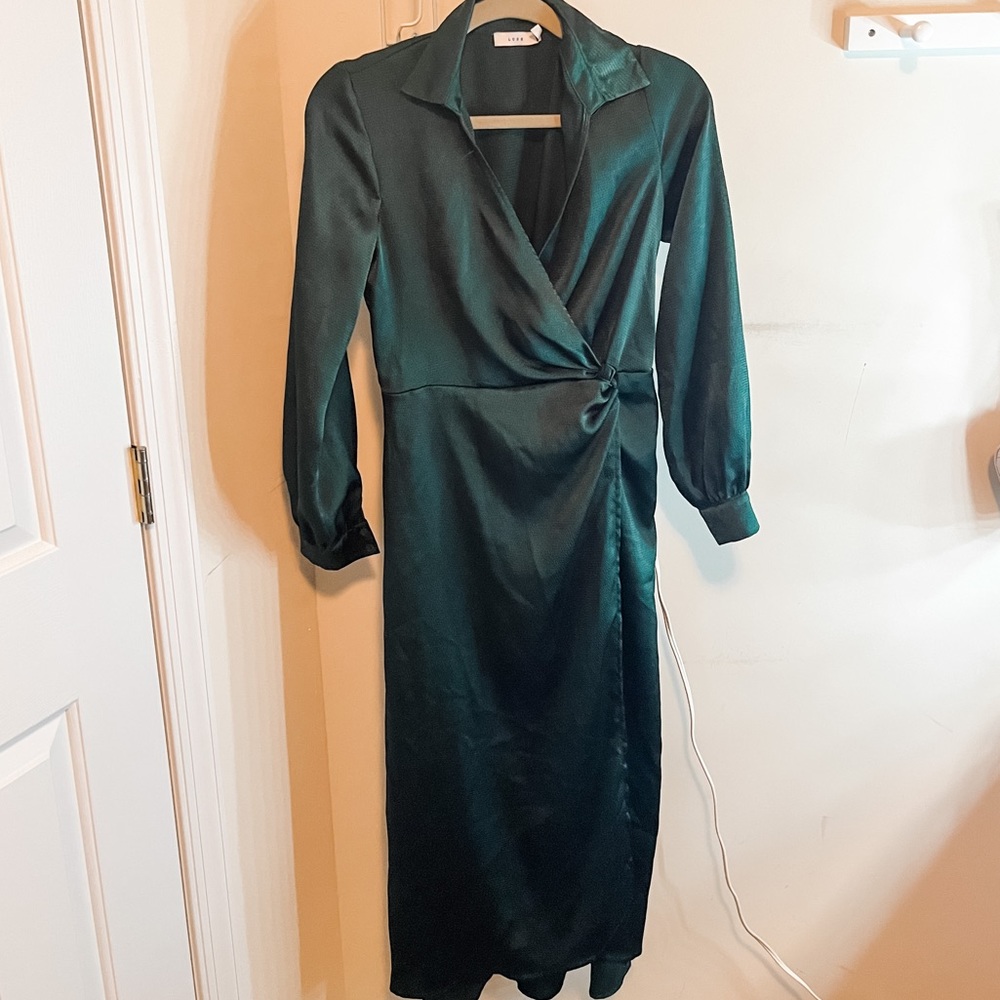LUSH NEVER WORN EMERALD GREEN LONG SLEEVE DRESS